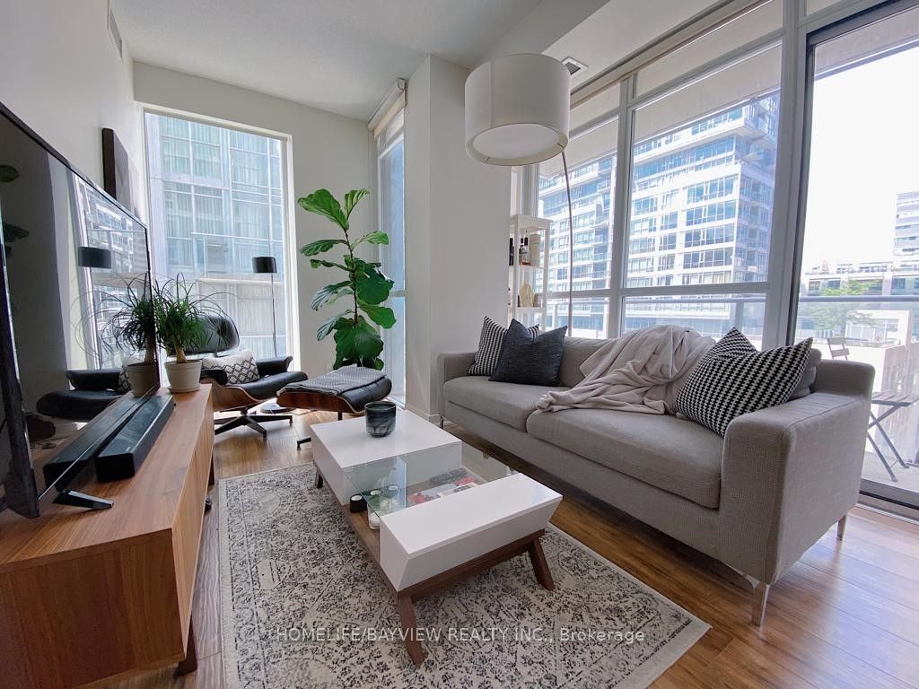 126 Simcoe St, #1104