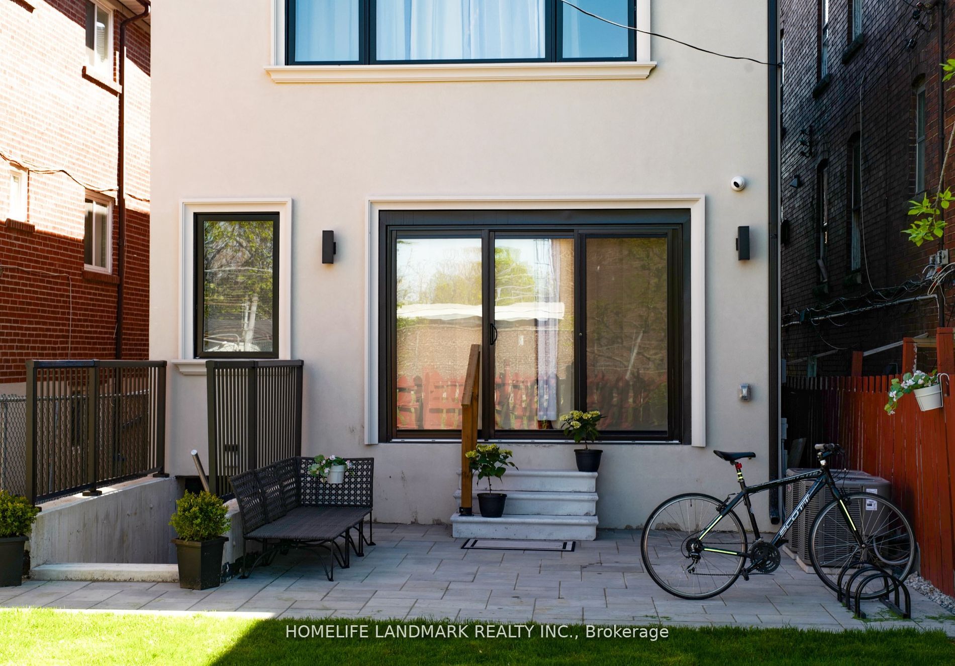 564 Dufferin Street