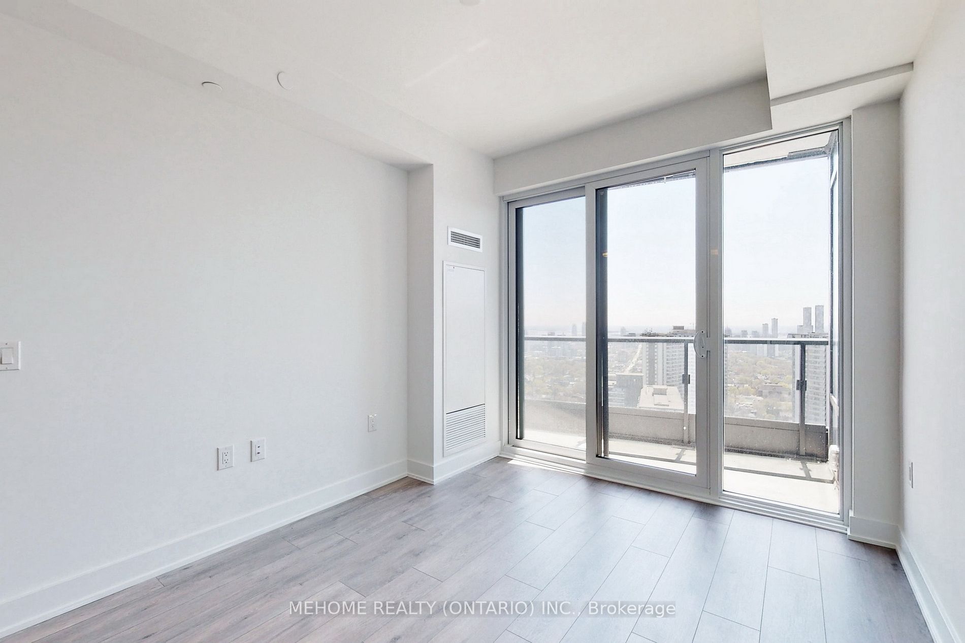 585 Bloor St E, #3119