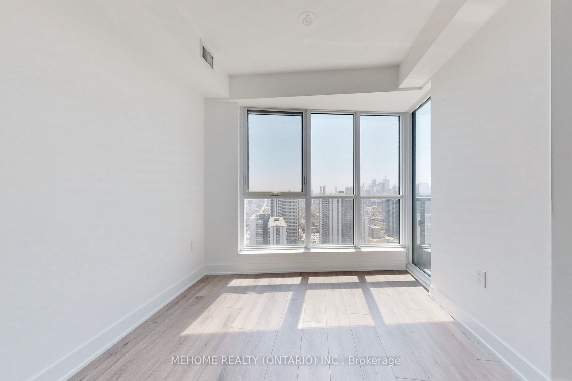 585 Bloor St E, #3119