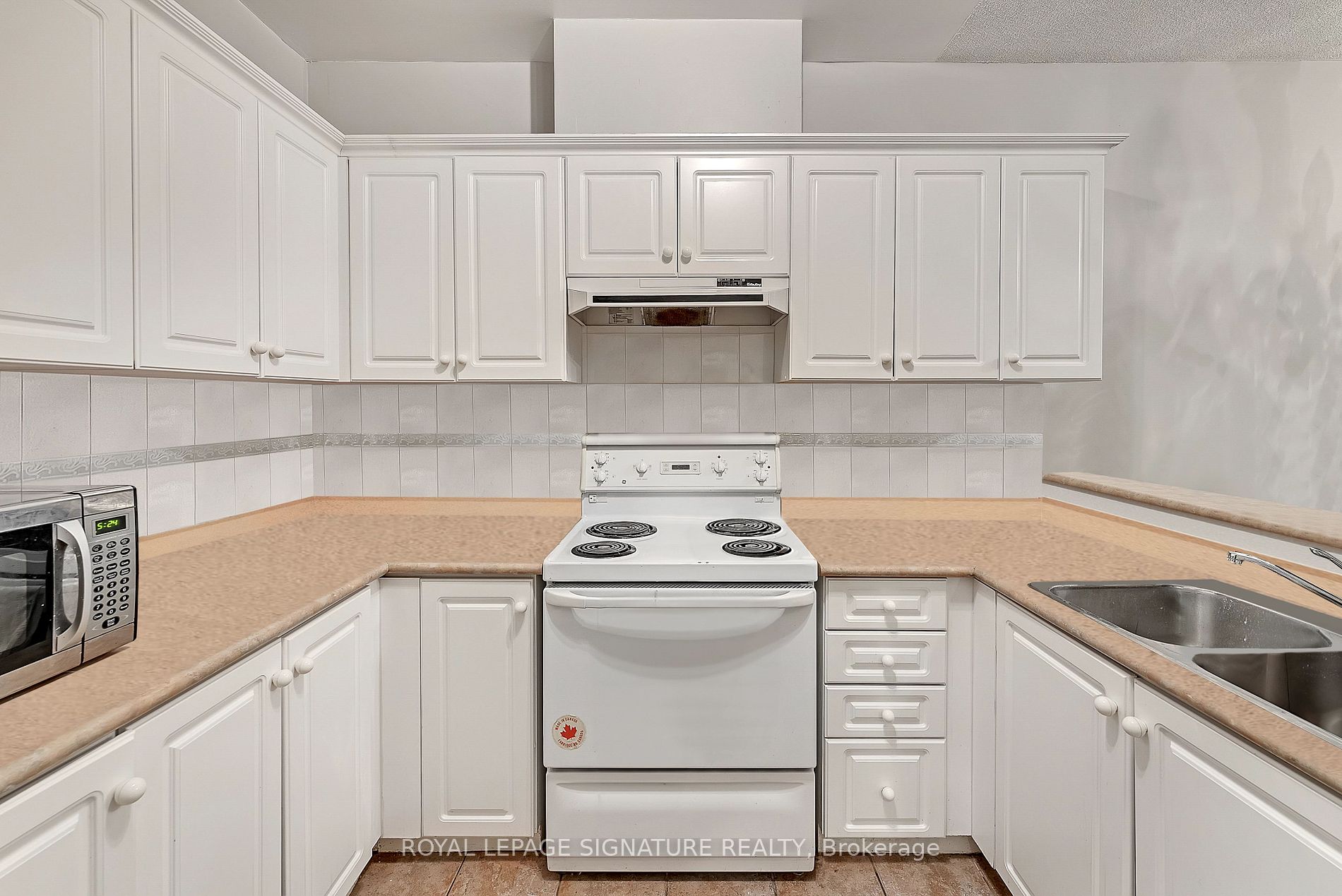393 King Street W, #605