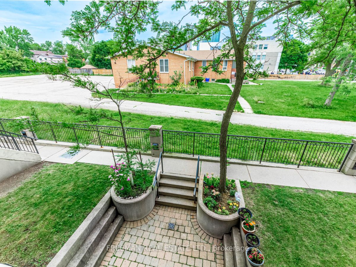 108 Finch Avenue W, #C13
