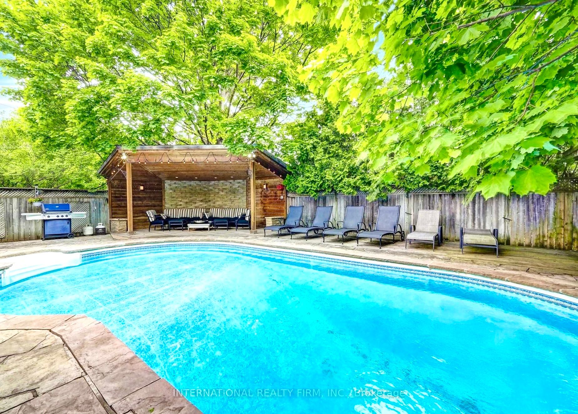 51 Blue Forest Dr