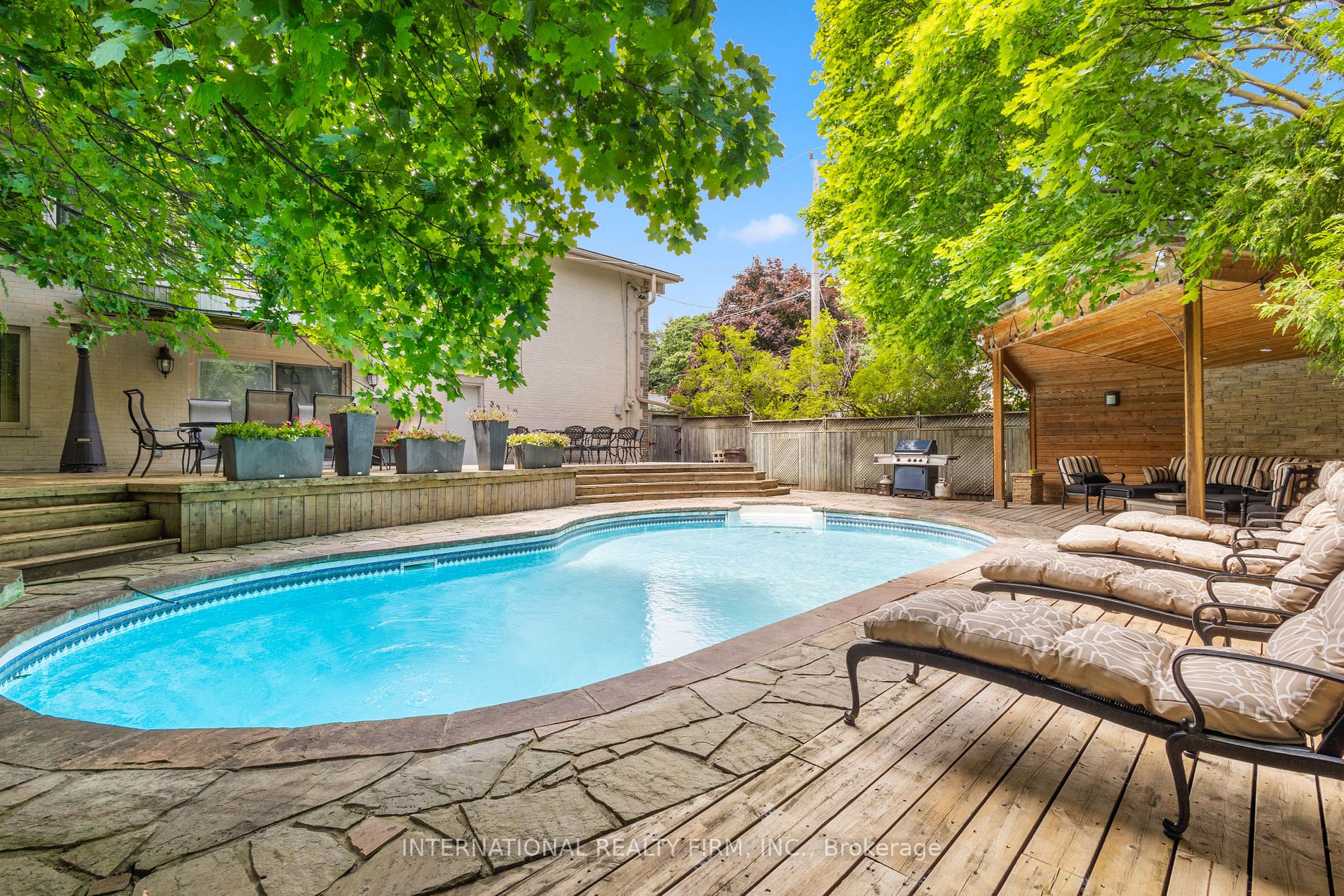 51 Blue Forest Dr