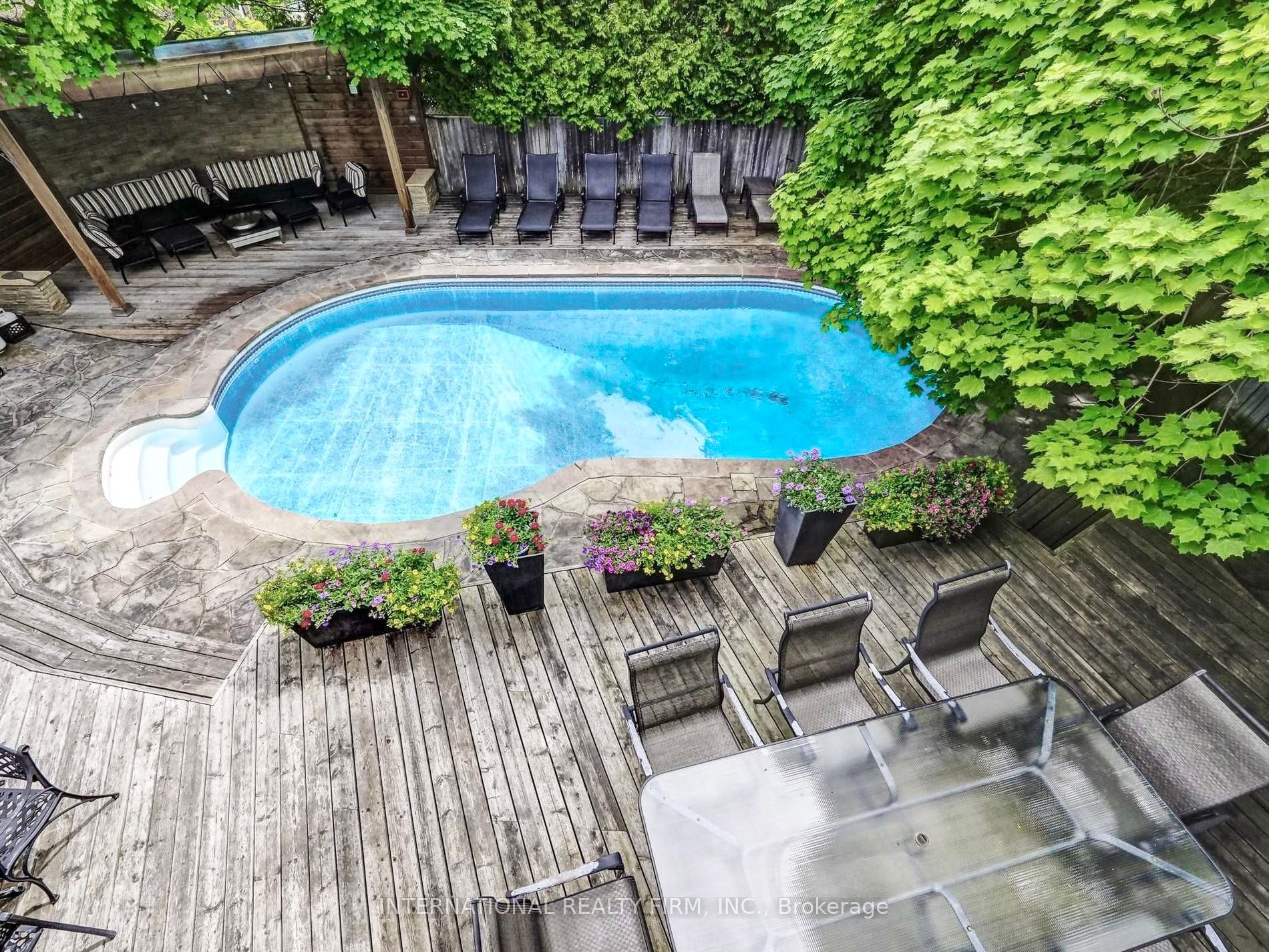 51 Blue Forest Dr