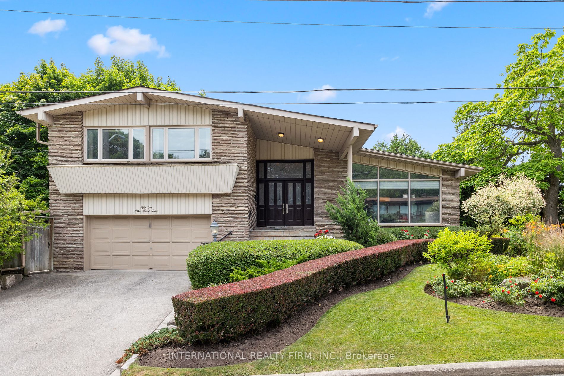 51 Blue Forest Dr