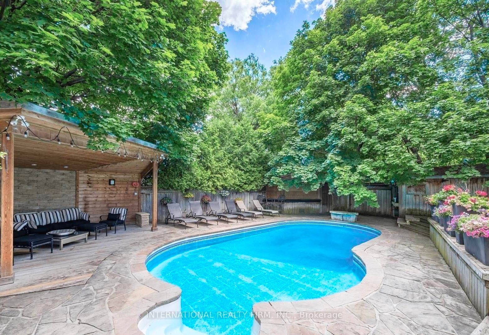 51 Blue Forest Dr