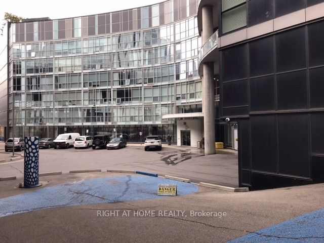38 Dan Leckie Way, #202