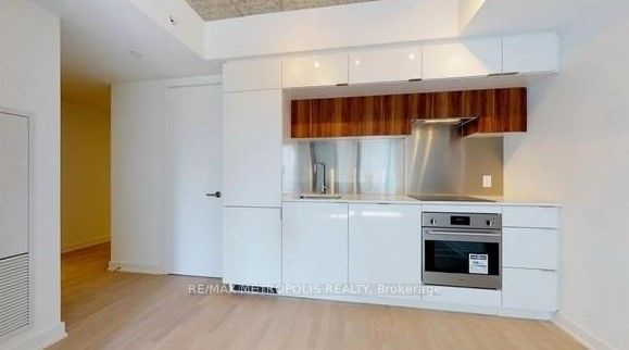 185 Roehampton Avenue, #301