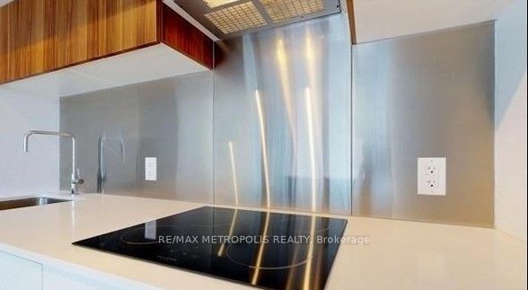 185 Roehampton Avenue, #301