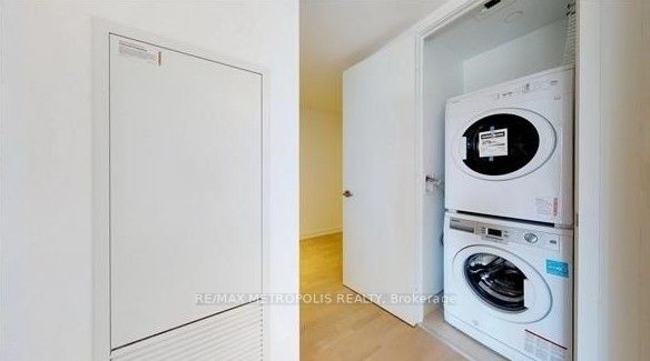 185 Roehampton Avenue, #301