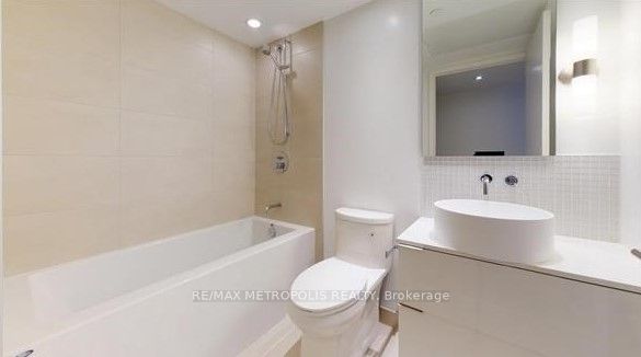 185 Roehampton Avenue, #301