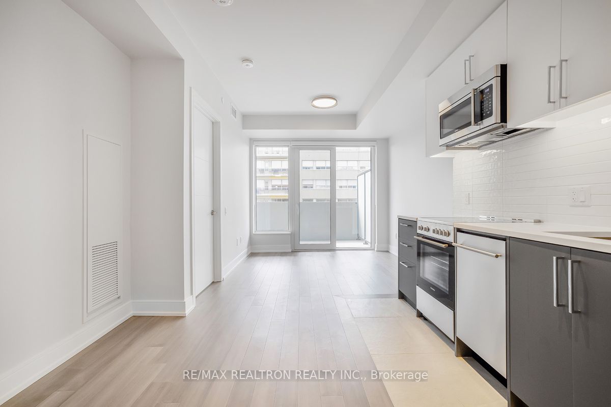 2525 Bathurst Street #905