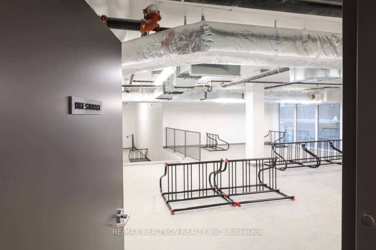 2525 Bathurst Street #905