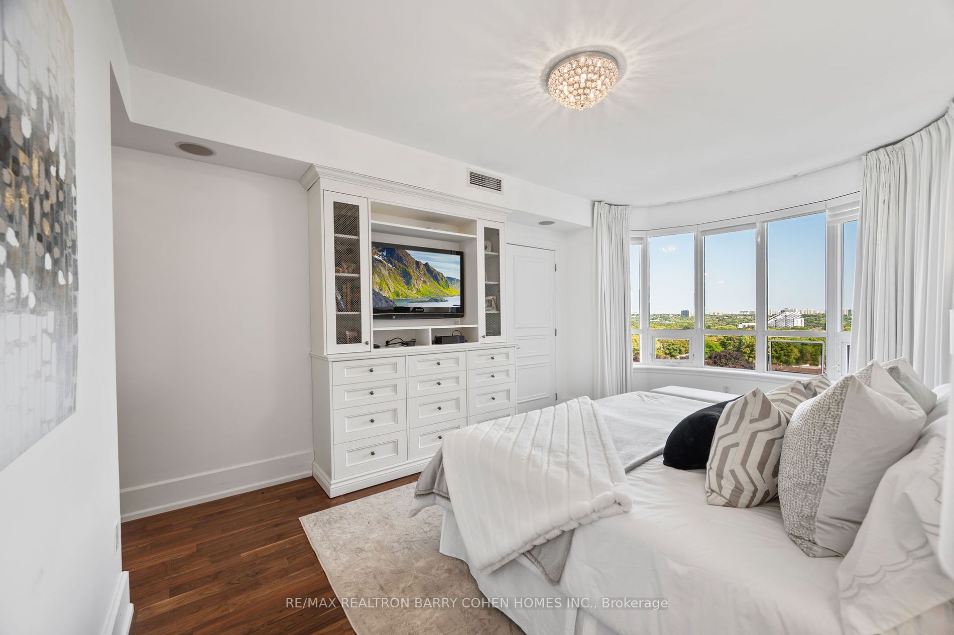 662 Sheppard Ave E, #805c