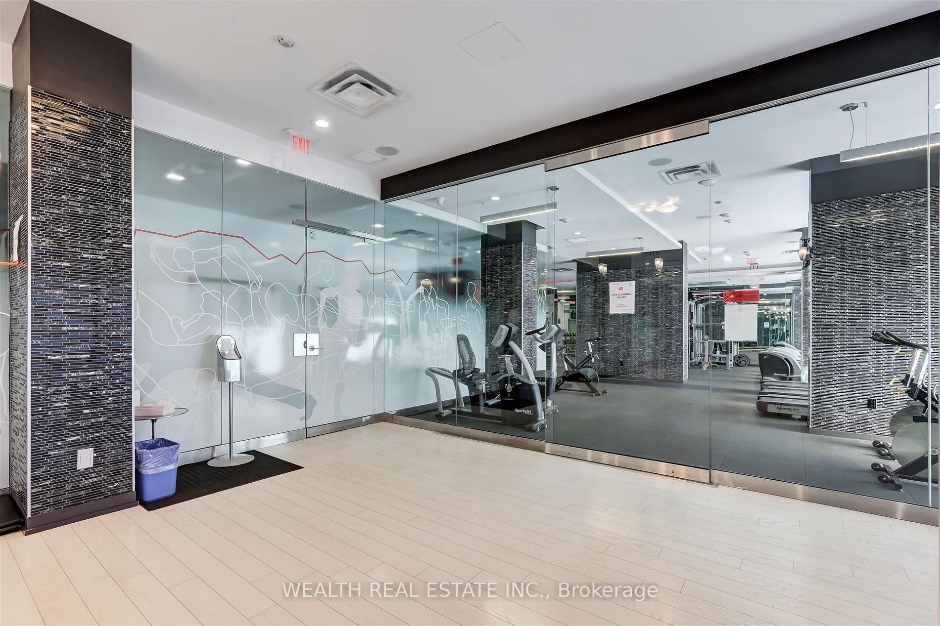 560 Front St W, #726