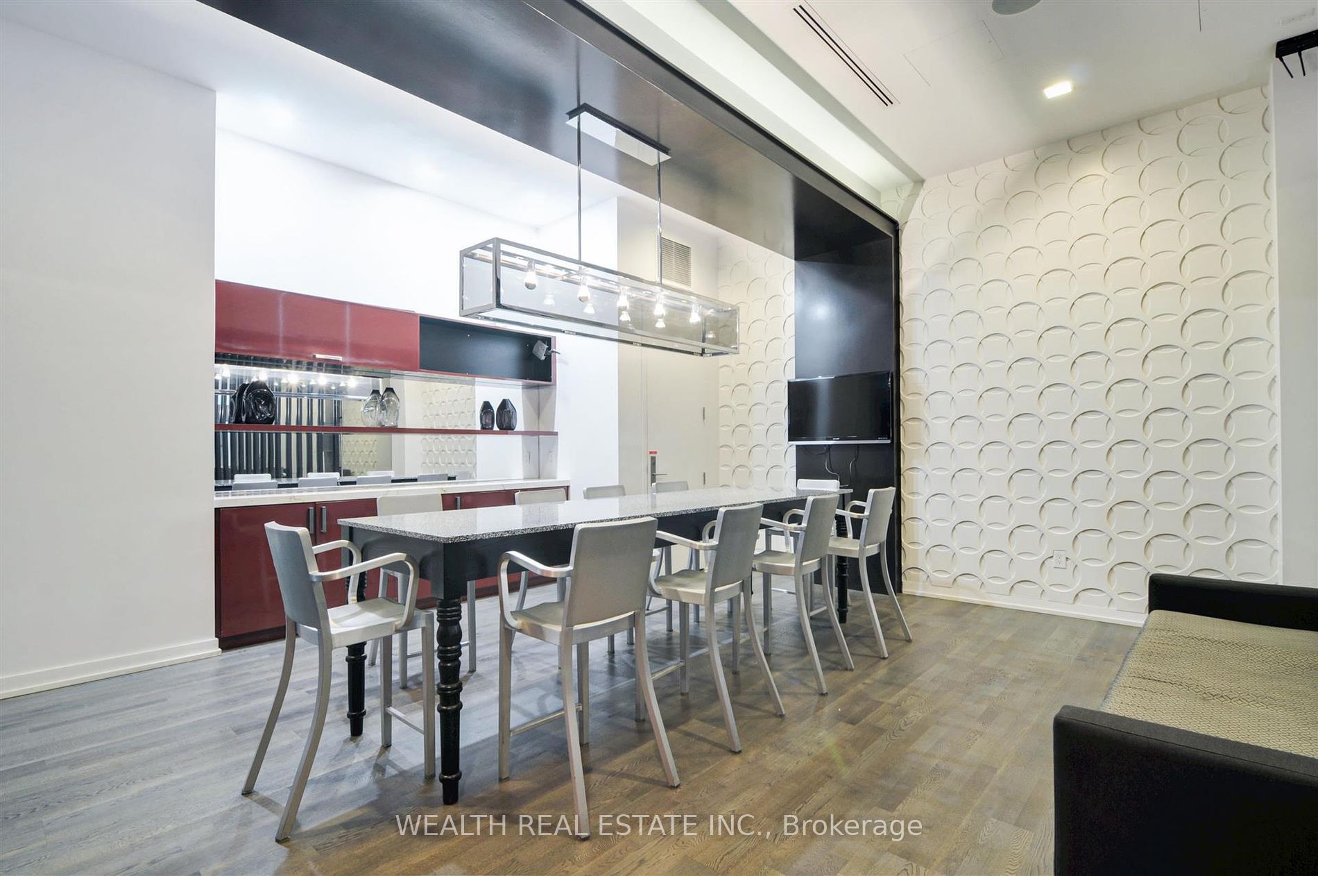 560 Front St W, #726