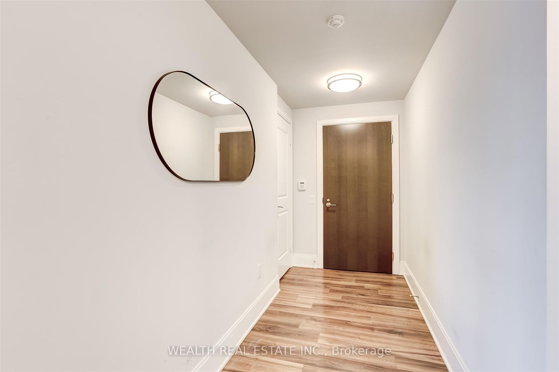 560 Front St W, #726