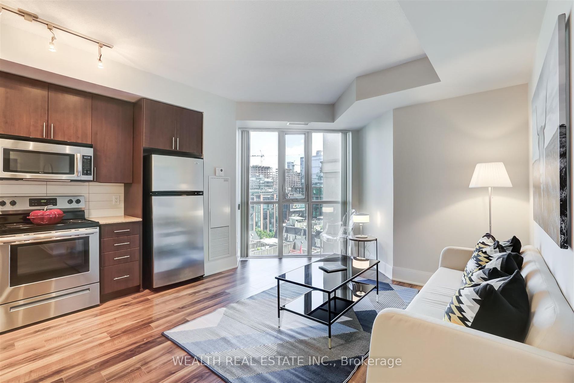 560 Front St W, #726