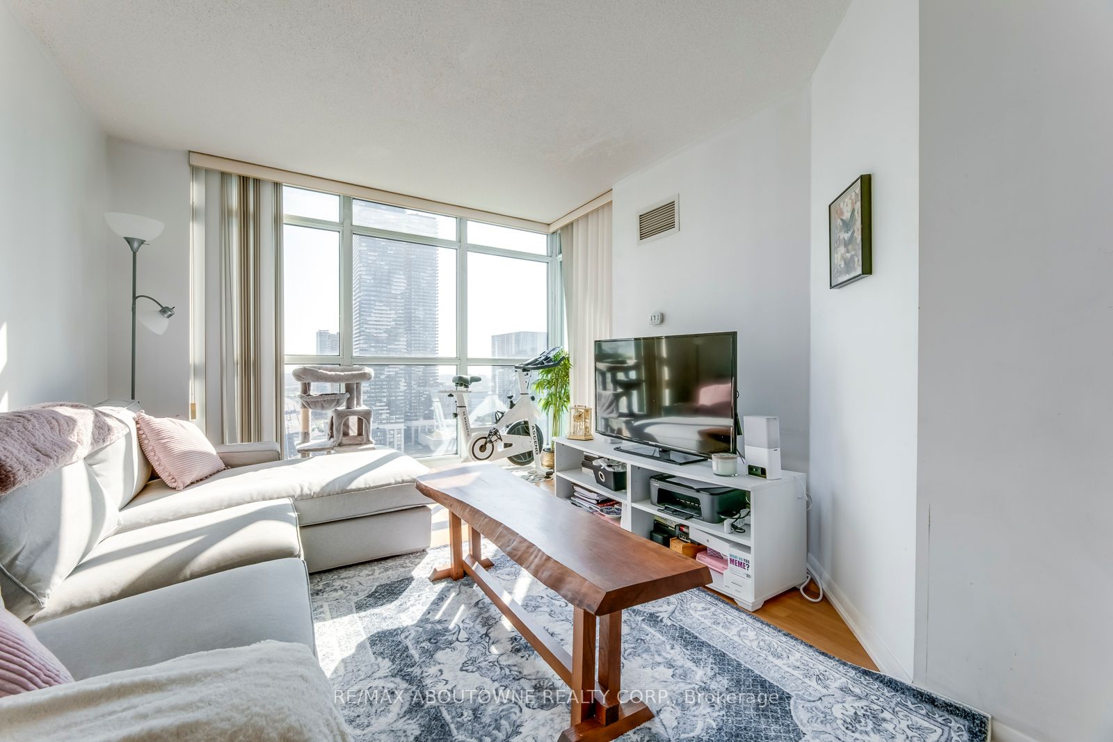 18 Yonge St, #3107