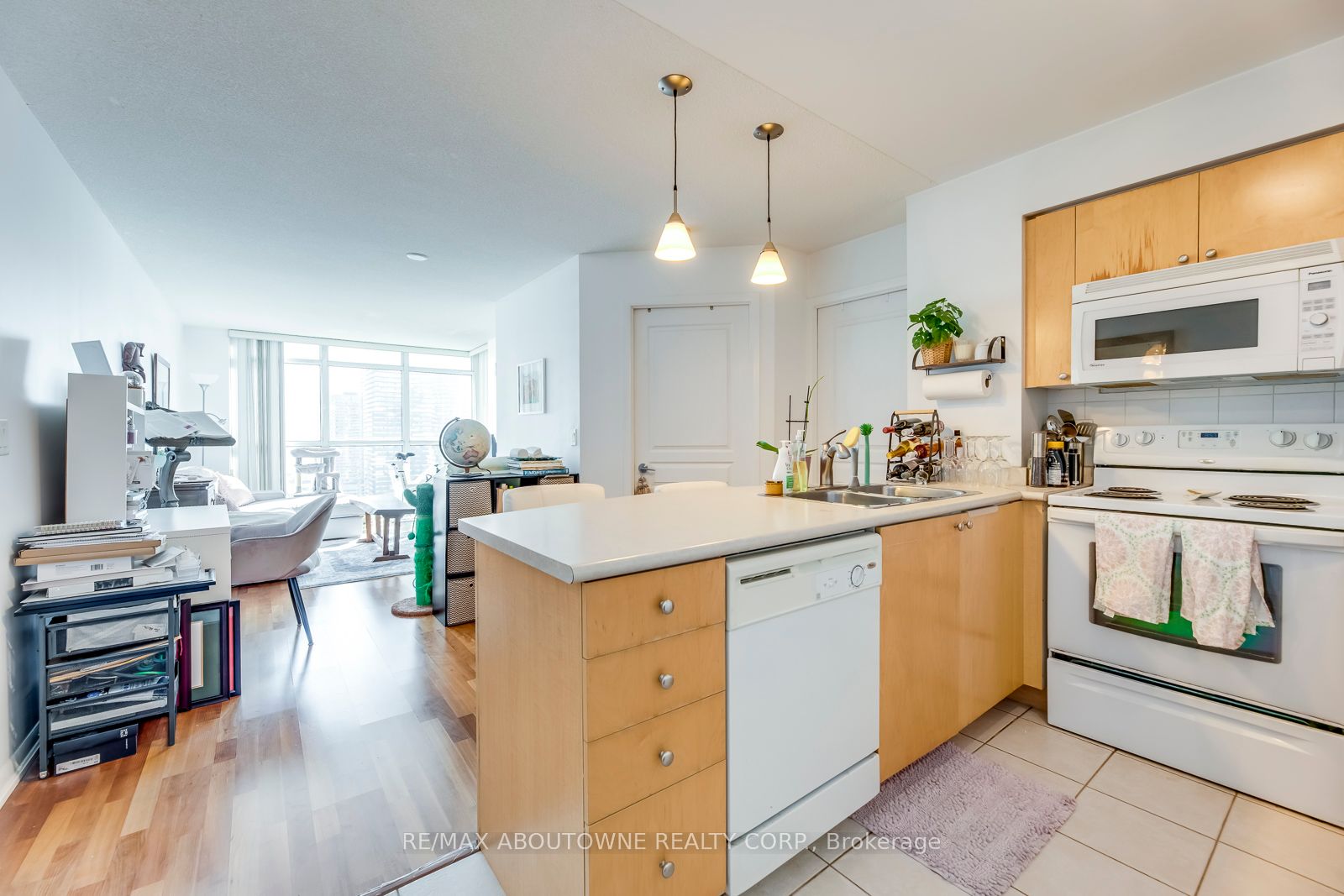 18 Yonge St, #3107