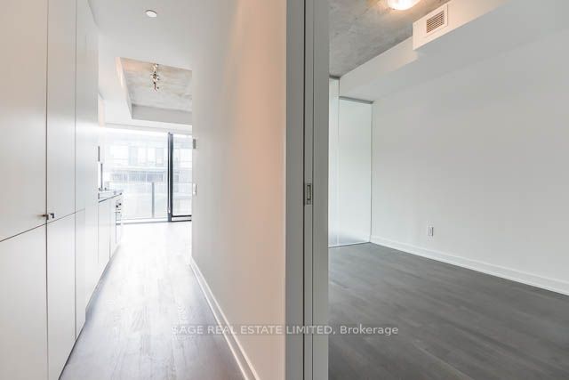 38 Stewart Street #802