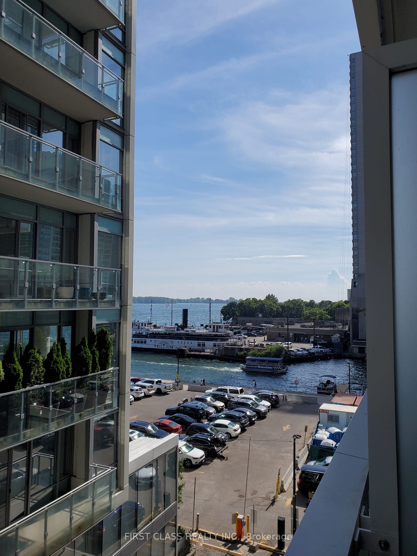 15 Queens Quay E #408