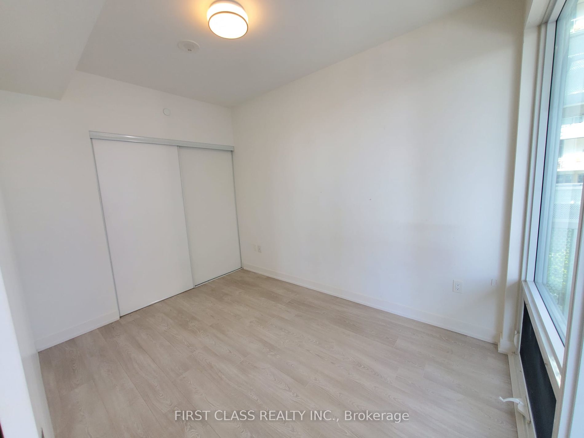 15 Queens Quay E #408