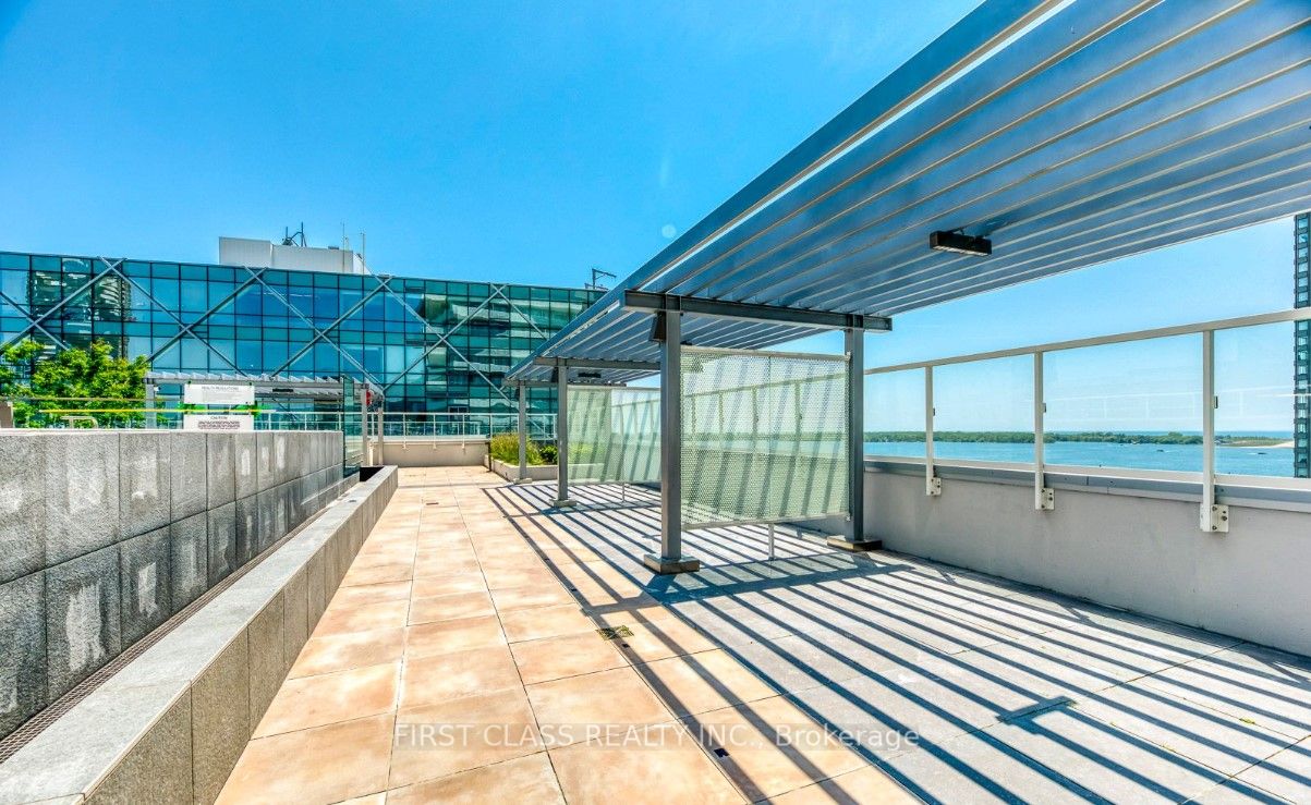 15 Queens Quay E #408