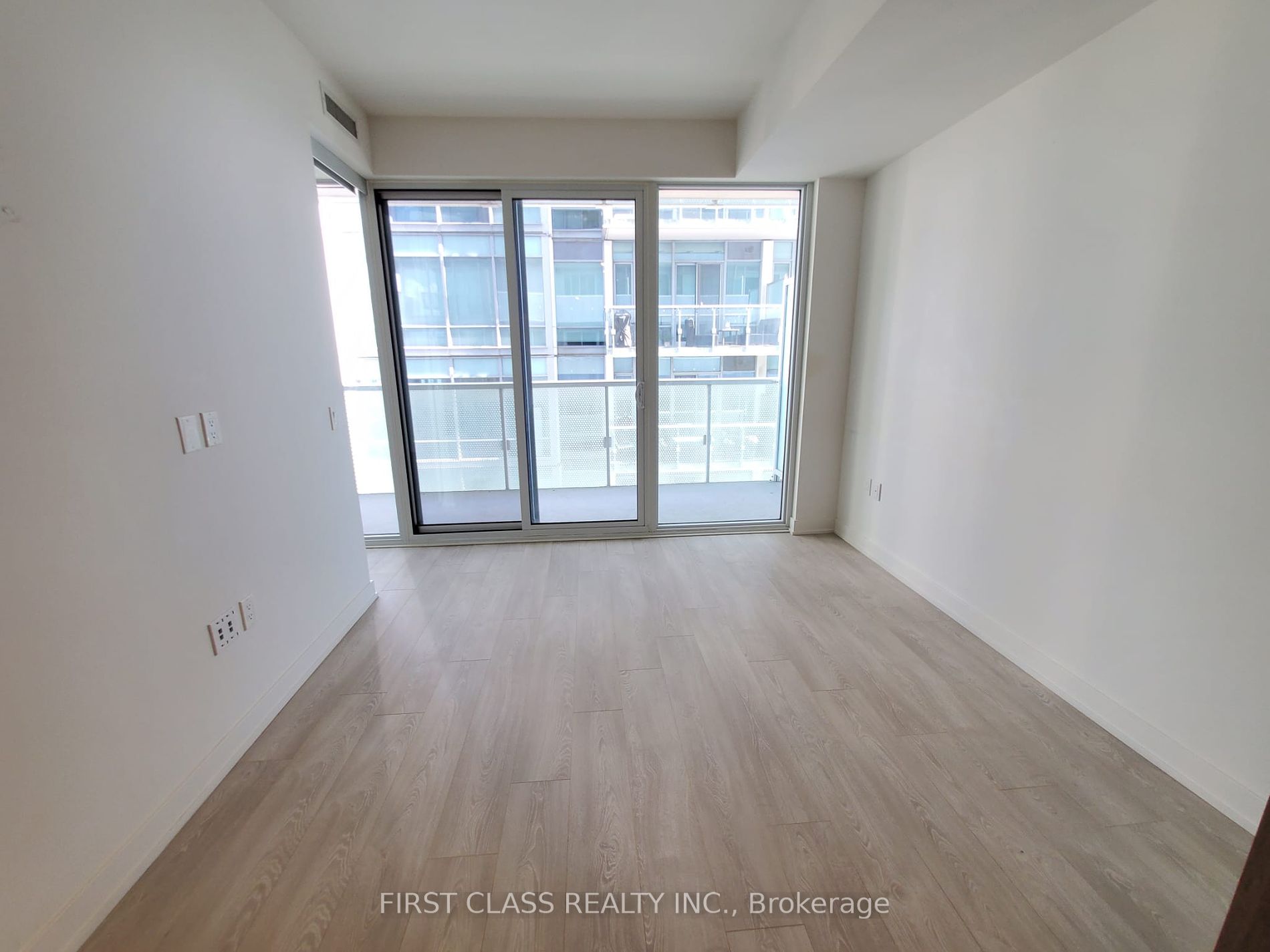 15 Queens Quay E #408