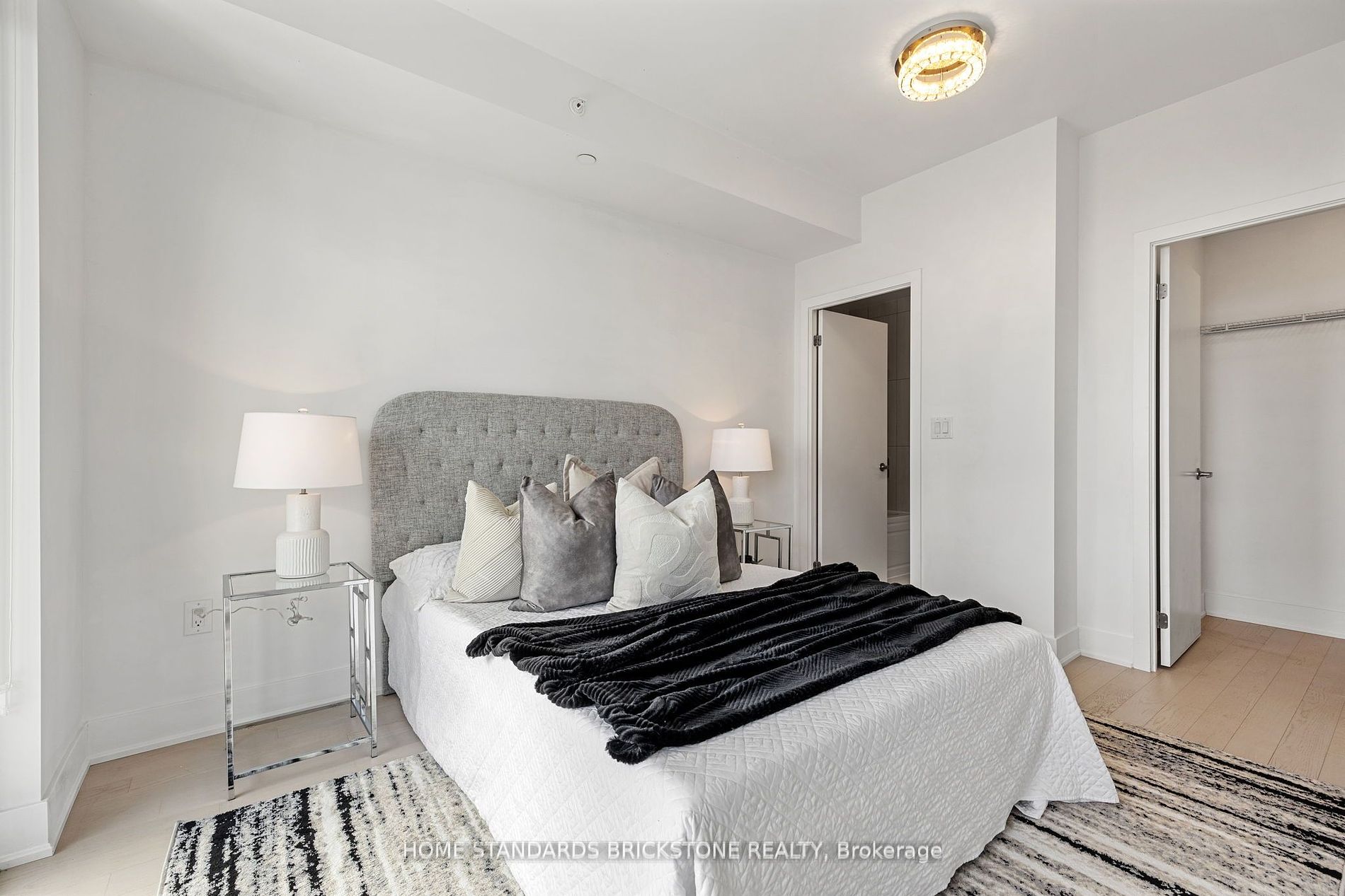 955 Bay Street #3907