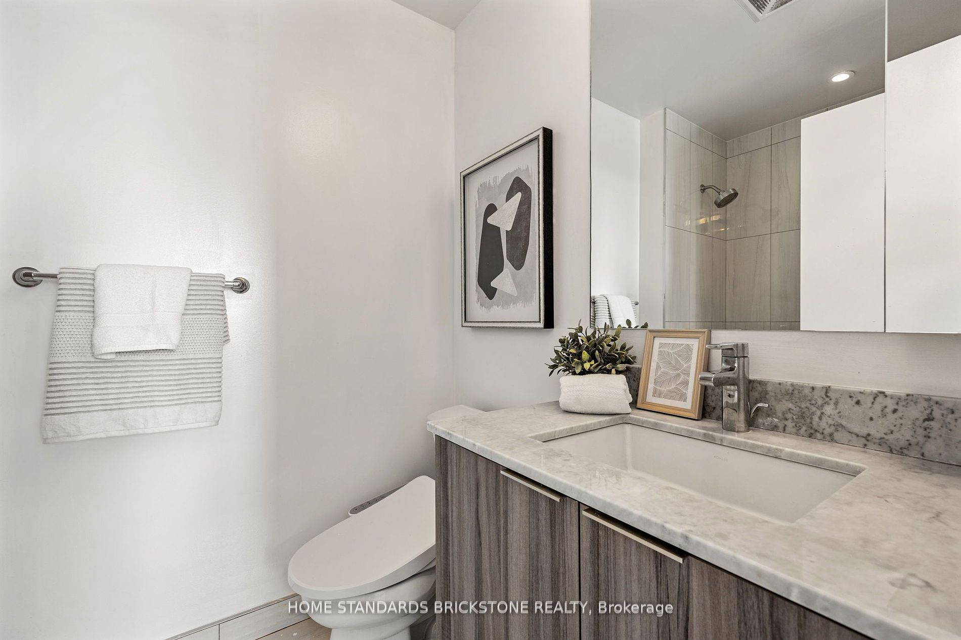 955 Bay Street #3907