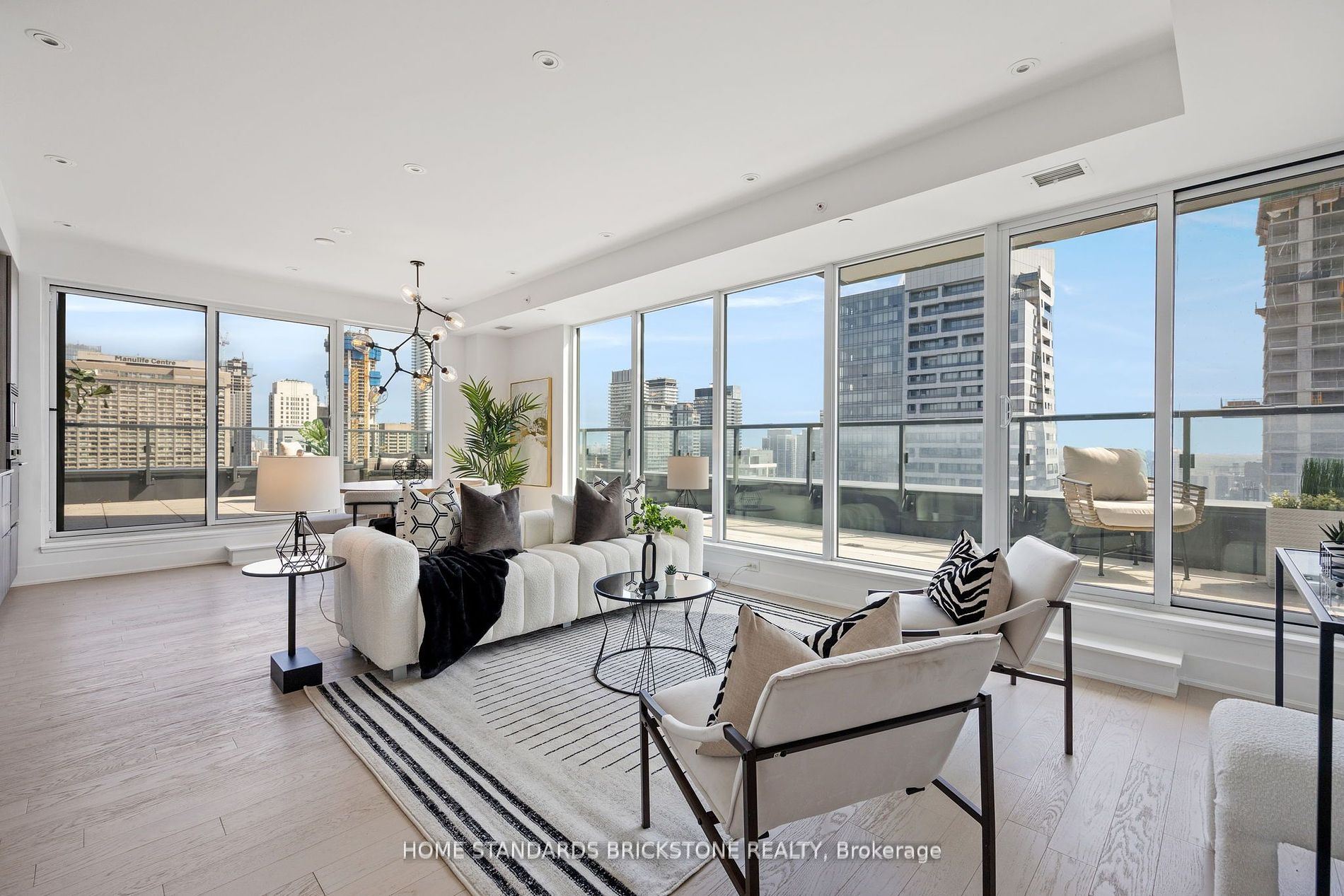 955 Bay Street #3907
