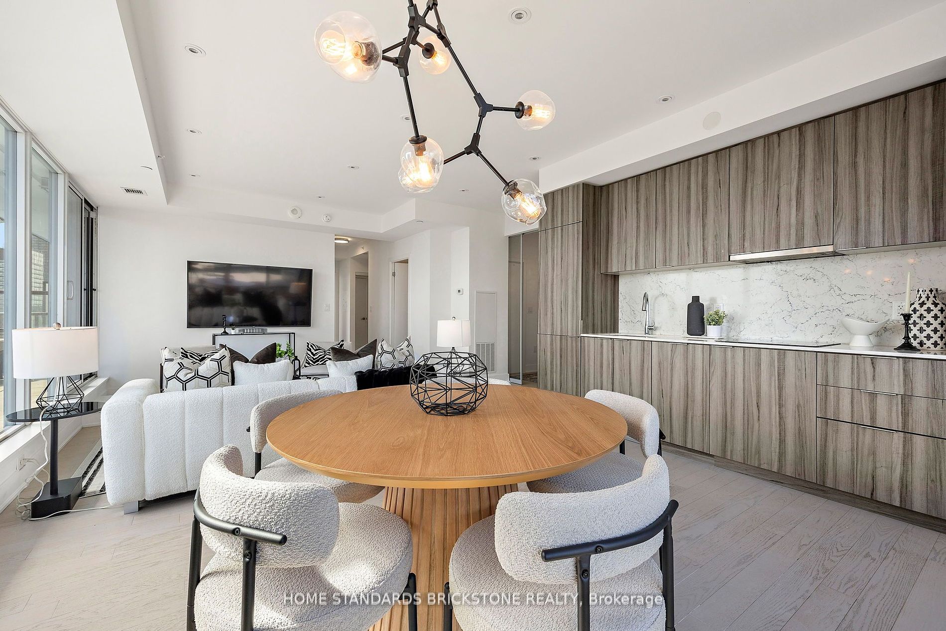 955 Bay Street #3907