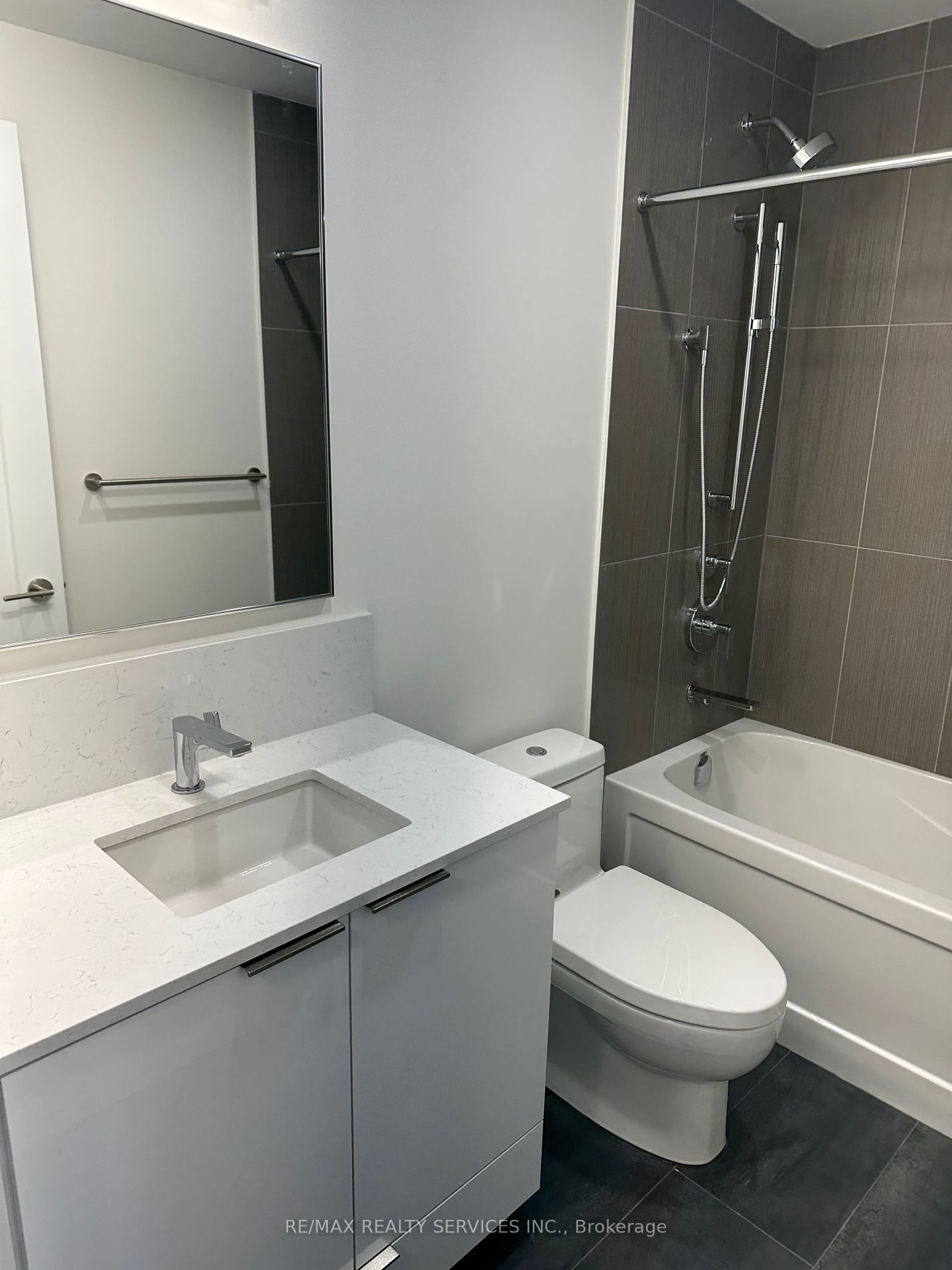 28 Freeland Street, #1806