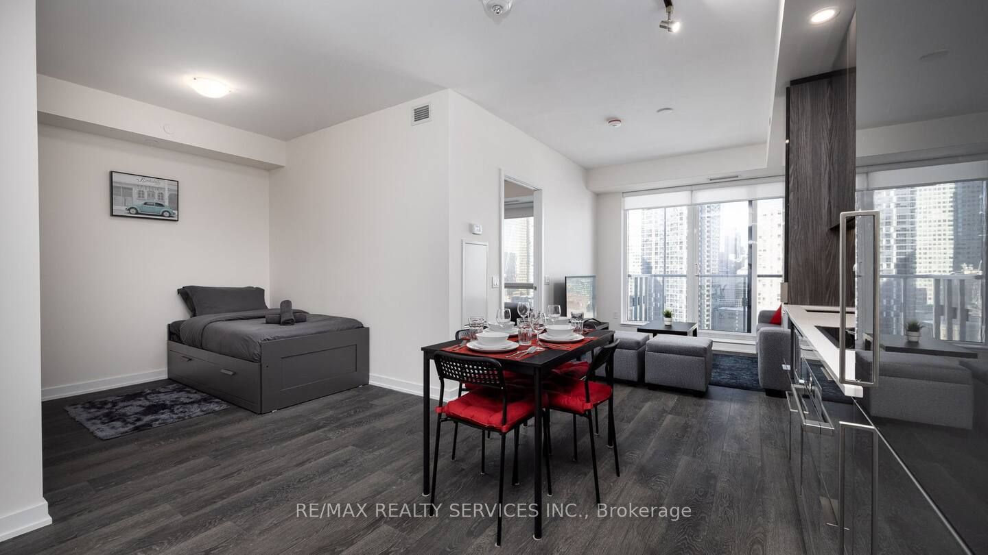 28 Freeland Street, #1806