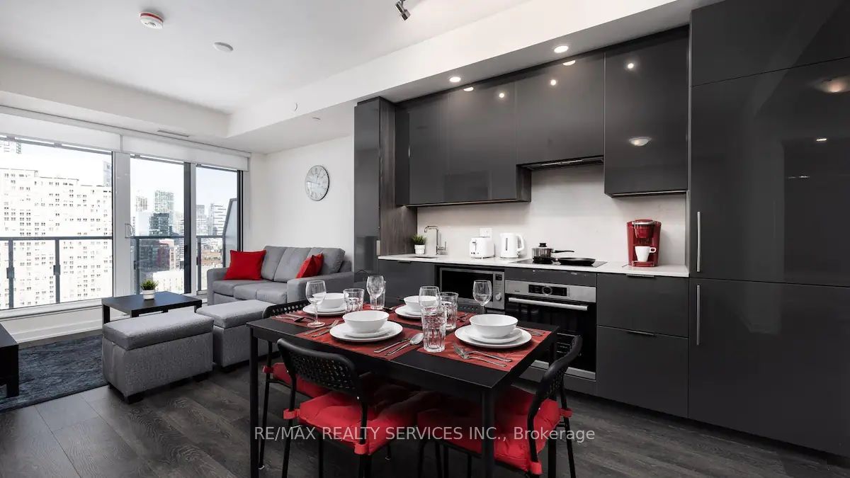 28 Freeland Street, #1806
