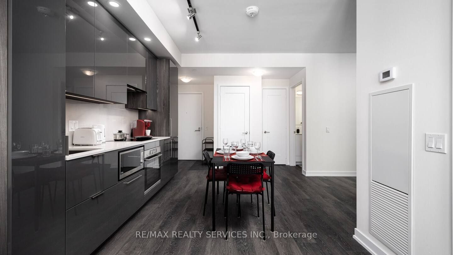 28 Freeland Street, #1806