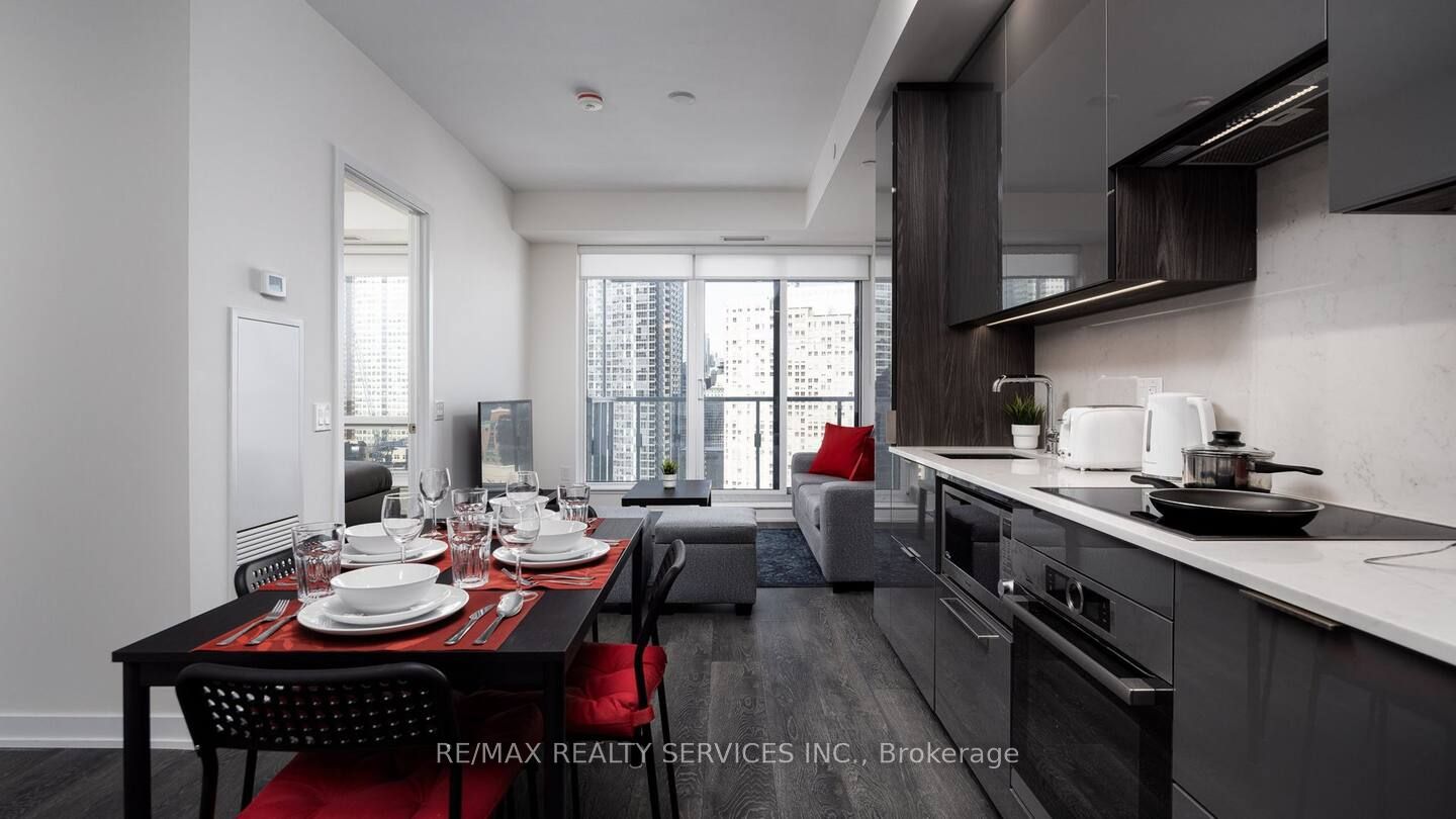 28 Freeland Street, #1806