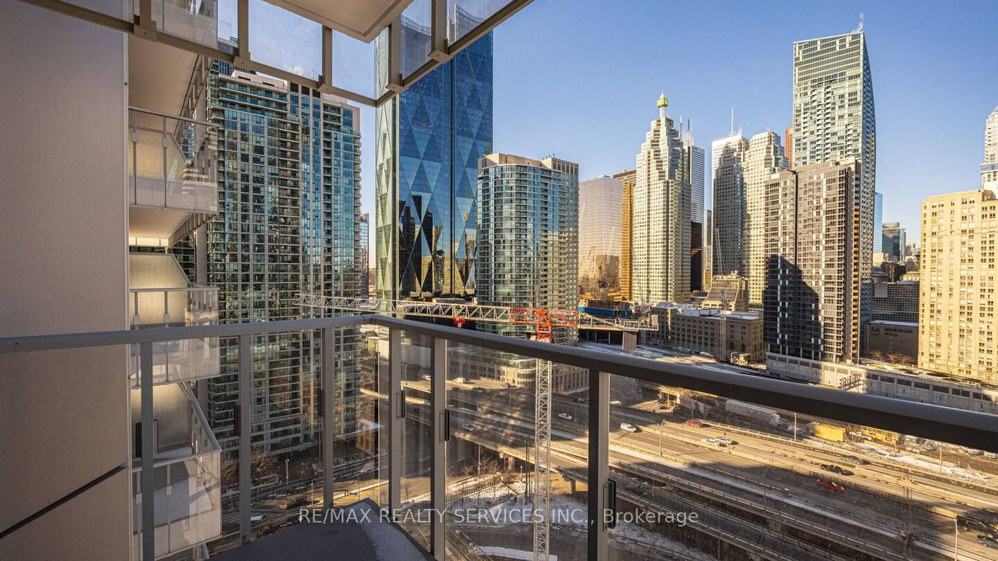 28 Freeland Street, #1806