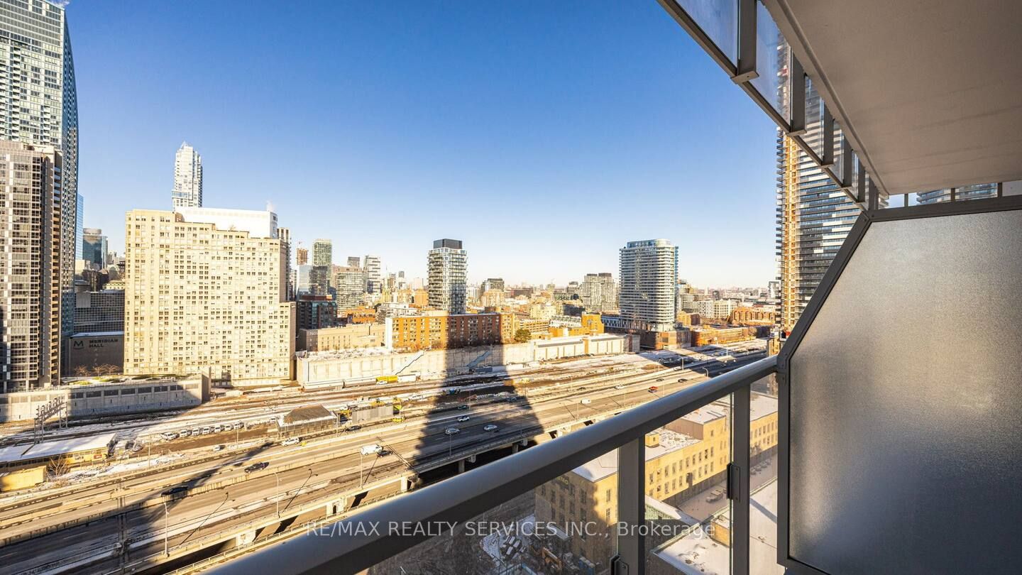 28 Freeland Street, #1806