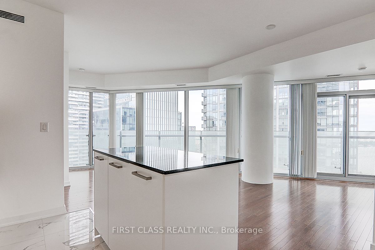 12 York St, #3902