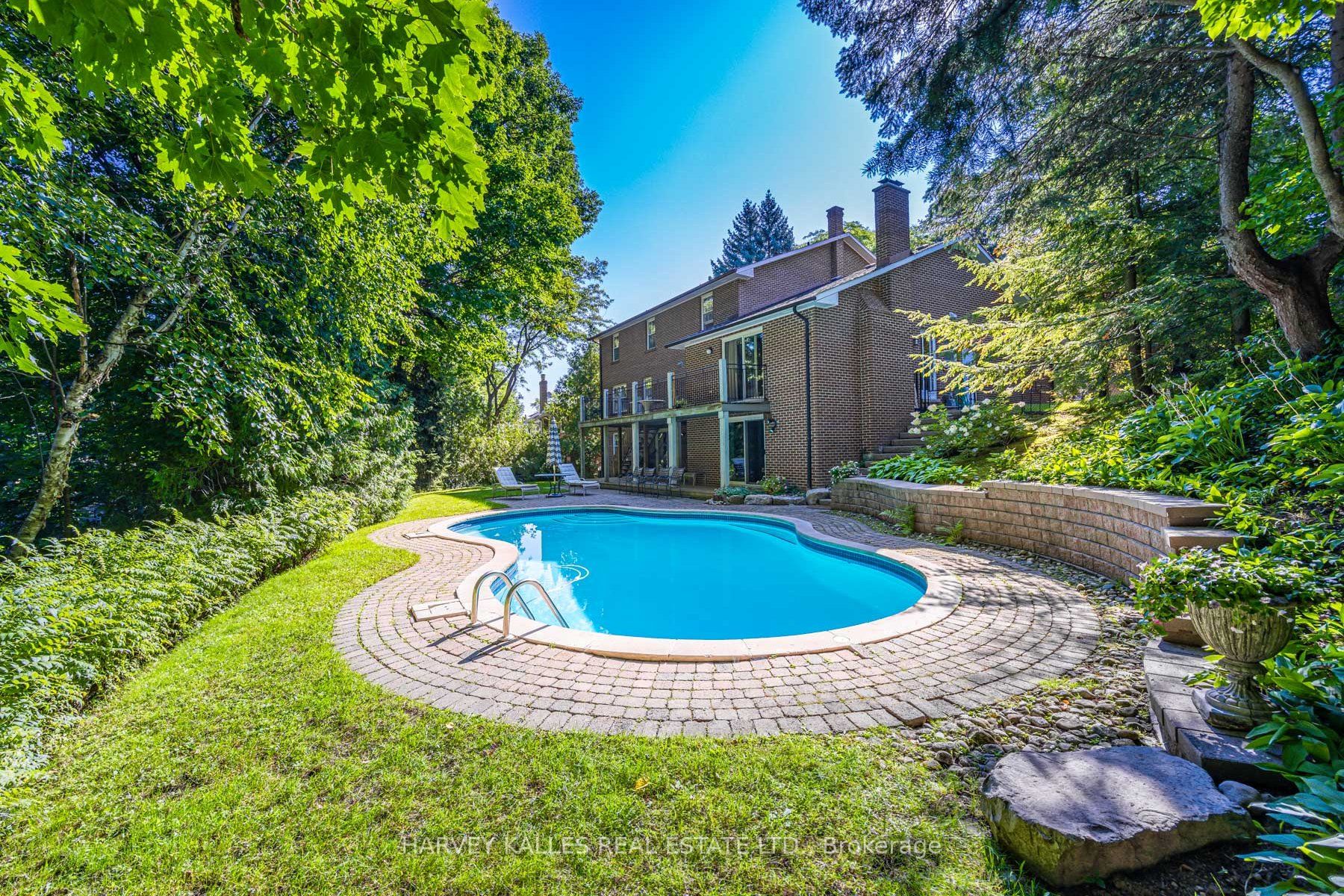 16 Bobwhite Crescent
