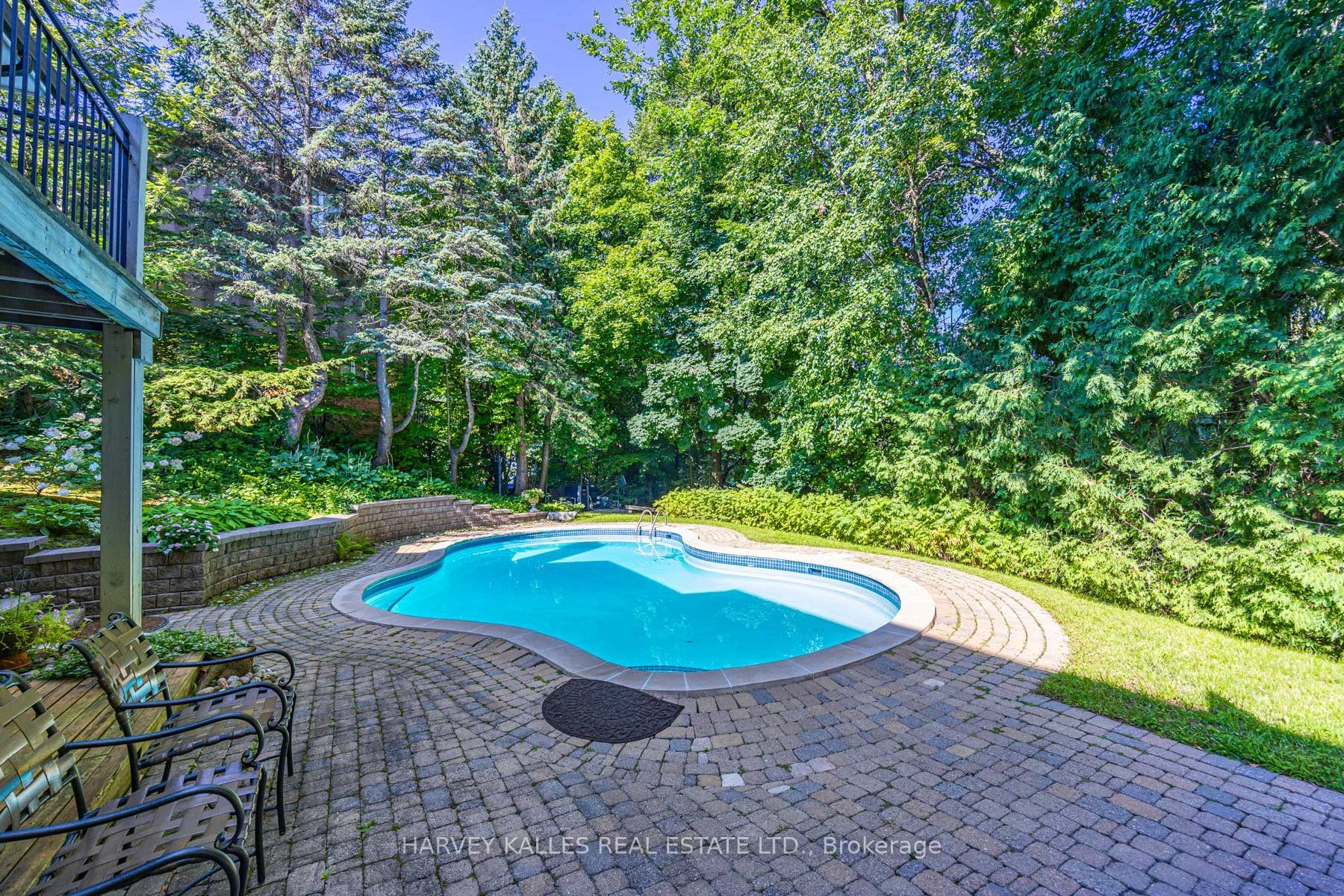 16 Bobwhite Crescent