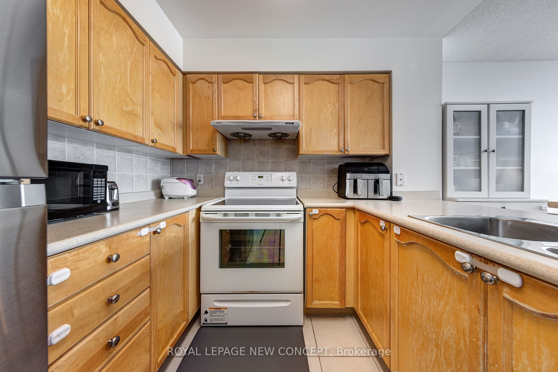 23 Hollywood Ave, #2803