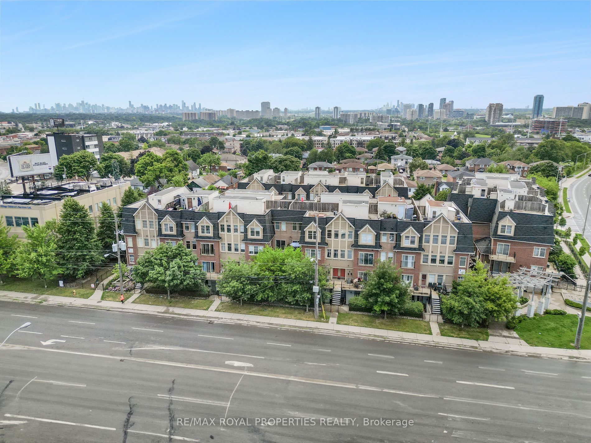 1496 Victoria Park Ave, #119