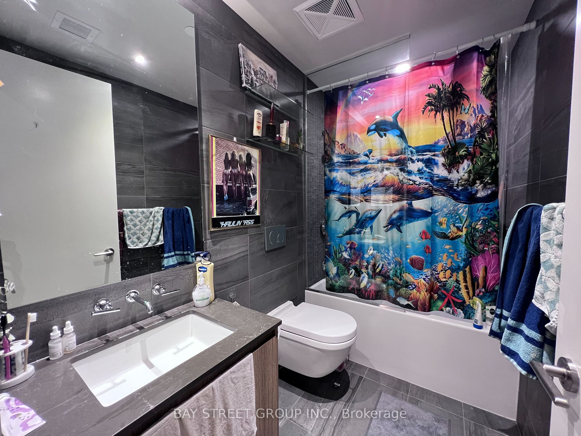81 Wellesley Street E #2207