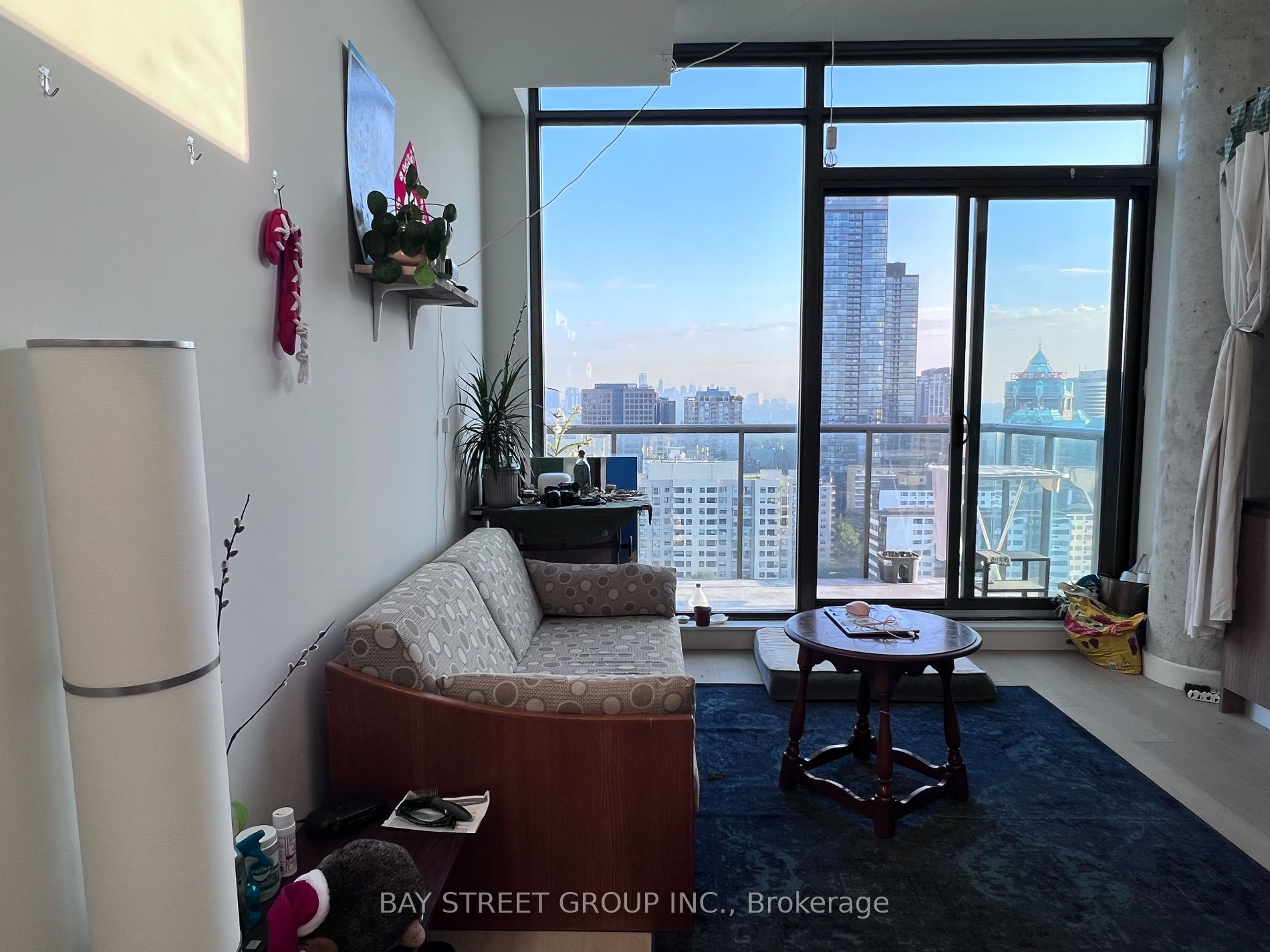 81 Wellesley Street E #2207
