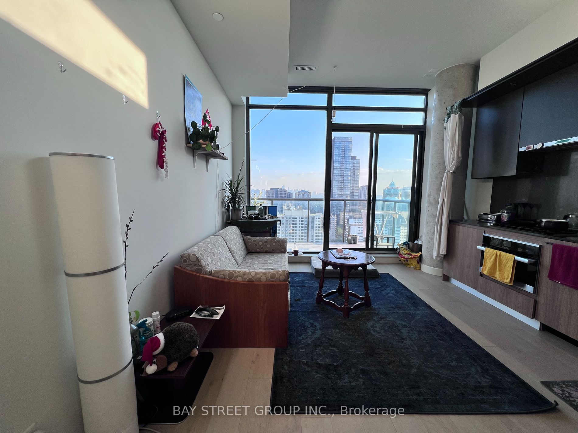 81 Wellesley Street E #2207