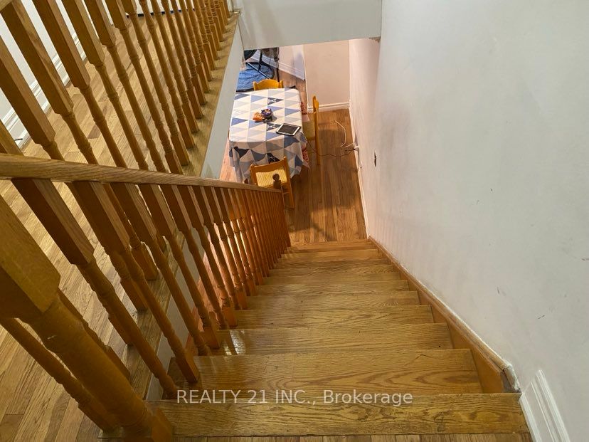 19 Warner Ave Avenue E